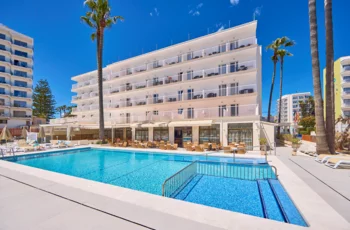 Universal Hotel Bikini ****