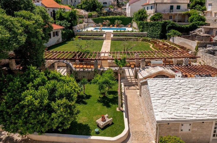 Puteus Palace Heritage Hotel <div class="m-page-header__rating"><span class="m-page-header__rating--star"></span><span class="m-page-header__rating--star"></span><span class="m-page-header__rating--star"></span><span class="m-page-header__rating--star"></span><span class="m-page-header__rating--star"></span></div>