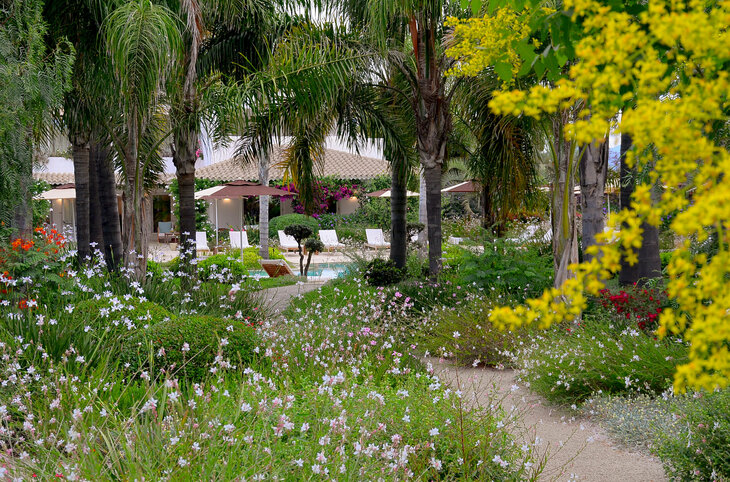 Sant Efis <div class="m-page-header__rating"><span class="m-page-header__rating--star"></span><span class="m-page-header__rating--star"></span><span class="m-page-header__rating--star"></span><span class="m-page-header__rating--star"></span></div>