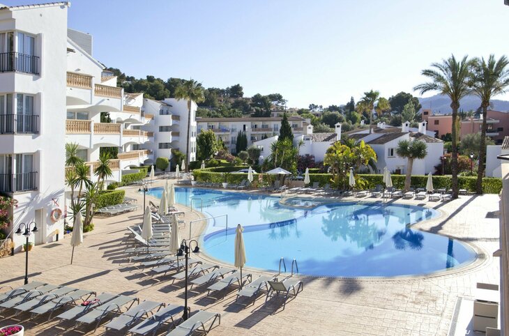 La Pergola Aparthotel <div class="m-page-header__rating"><span class="m-page-header__rating--star"></span><span class="m-page-header__rating--star"></span><span class="m-page-header__rating--star"></span><span class="m-page-header__rating--star"></span></div>