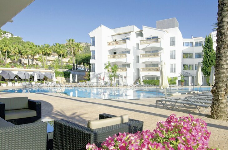 La Pergola Aparthotel <div class="m-page-header__rating"><span class="m-page-header__rating--star"></span><span class="m-page-header__rating--star"></span><span class="m-page-header__rating--star"></span><span class="m-page-header__rating--star"></span></div>