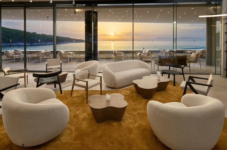 Grand Hotel View <div class="m-page-header__rating"><span class="m-page-header__rating--star"></span><span class="m-page-header__rating--star"></span><span class="m-page-header__rating--star"></span><span class="m-page-header__rating--star"></span></div>