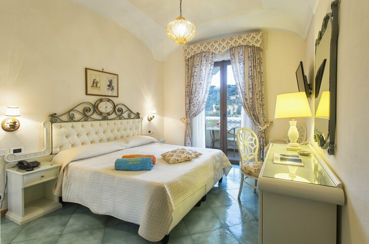 Erlebnisreise Ischia - Hotel Tritone Terme <div class="m-page-header__rating"><span class="m-page-header__rating--star"></span><span class="m-page-header__rating--star"></span><span class="m-page-header__rating--star"></span><span class="m-page-header__rating--star"></span></div>