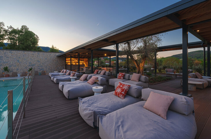 Campoblu <div class="m-page-header__rating"></div>