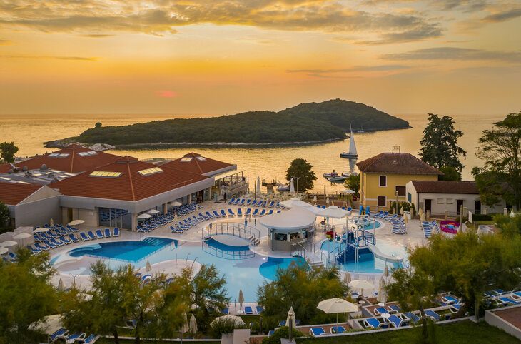 Resort Belvedere - Hotel <div class="m-page-header__rating"><span class="m-page-header__rating--star"></span><span class="m-page-header__rating--star"></span><span class="m-page-header__rating--star"></span><span class="m-page-header__rating--star"></span></div>