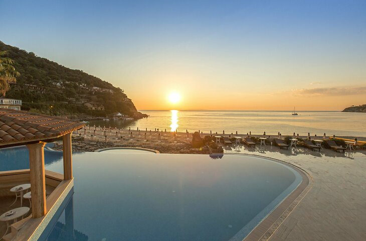 Hermitage <div class="m-page-header__rating"><span class="m-page-header__rating--star"></span><span class="m-page-header__rating--star"></span><span class="m-page-header__rating--star"></span><span class="m-page-header__rating--star"></span><span class="m-page-header__rating--star"></span></div>