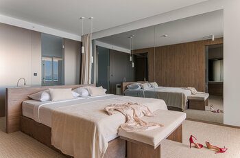 Bay Suite