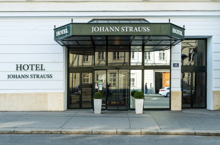 Johann Strauss <div class="m-page-header__rating"><span class="m-page-header__rating--star"></span><span class="m-page-header__rating--star"></span><span class="m-page-header__rating--star"></span><span class="m-page-header__rating--star"></span></div>