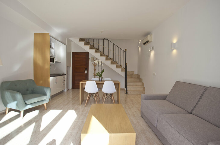 La Pergola Aparthotel <div class="m-page-header__rating"><span class="m-page-header__rating--star"></span><span class="m-page-header__rating--star"></span><span class="m-page-header__rating--star"></span><span class="m-page-header__rating--star"></span></div>