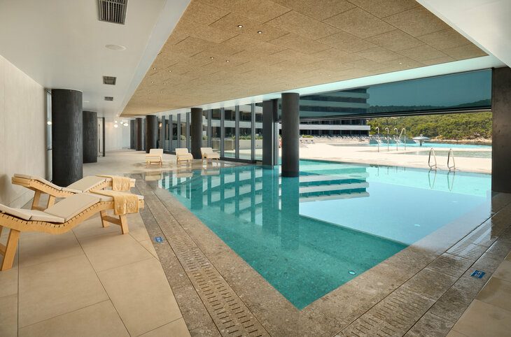 Grand Hotel View <div class="m-page-header__rating"><span class="m-page-header__rating--star"></span><span class="m-page-header__rating--star"></span><span class="m-page-header__rating--star"></span><span class="m-page-header__rating--star"></span></div>