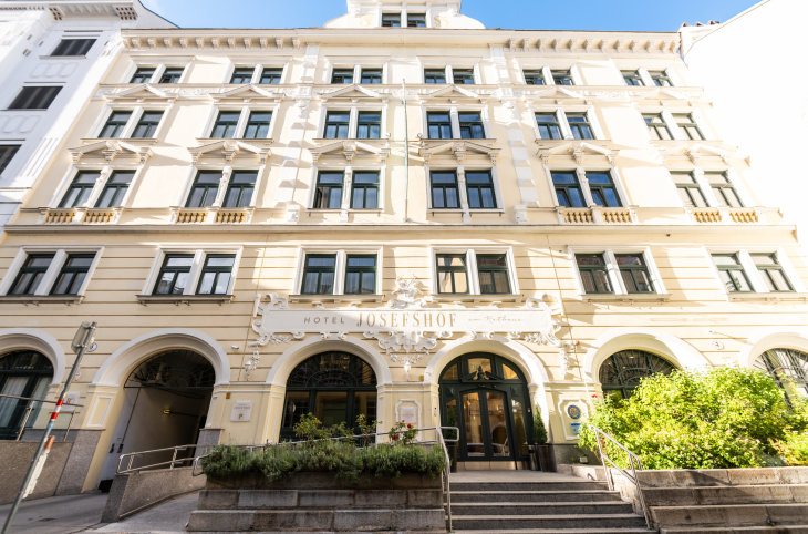 Josefshof am Rathaus <div class="m-page-header__rating"><span class="m-page-header__rating--star"></span><span class="m-page-header__rating--star"></span><span class="m-page-header__rating--star"></span><span class="m-page-header__rating--star"></span></div>