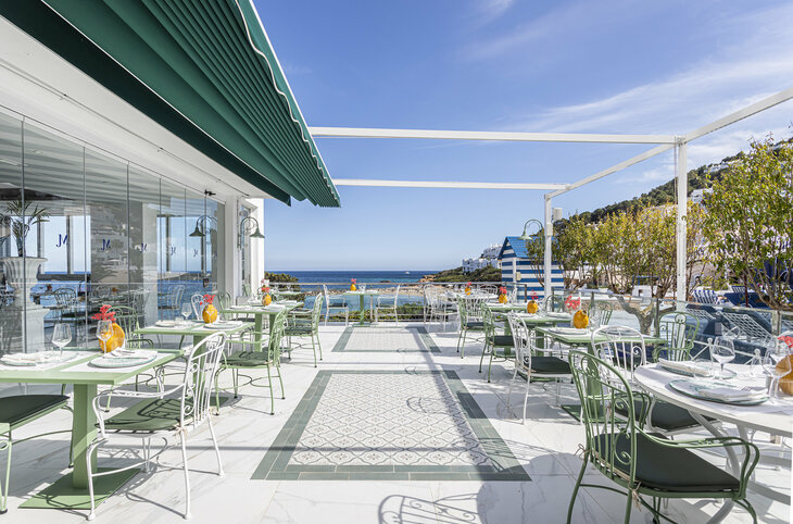 Mongibello Ibiza <div class="m-page-header__rating"><span class="m-page-header__rating--star"></span><span class="m-page-header__rating--star"></span><span class="m-page-header__rating--star"></span><span class="m-page-header__rating--star"></span></div>