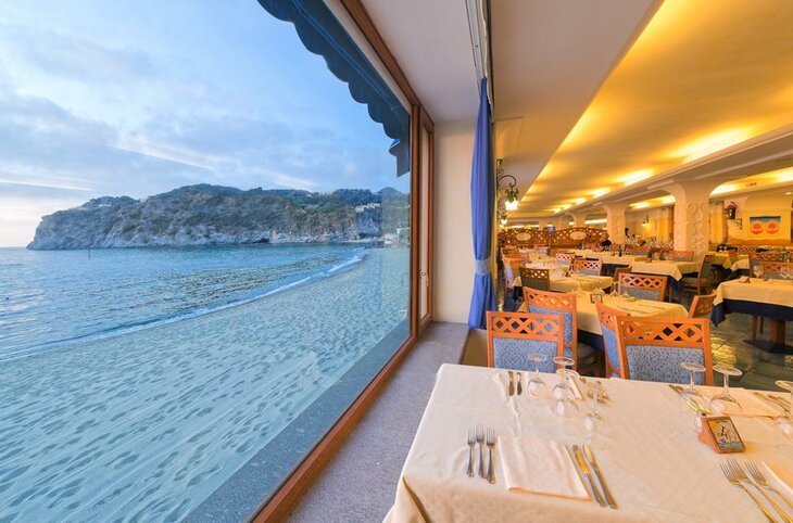 Erlebnisreise Ischia - Hotel Tritone Terme <div class="m-page-header__rating"><span class="m-page-header__rating--star"></span><span class="m-page-header__rating--star"></span><span class="m-page-header__rating--star"></span><span class="m-page-header__rating--star"></span></div>