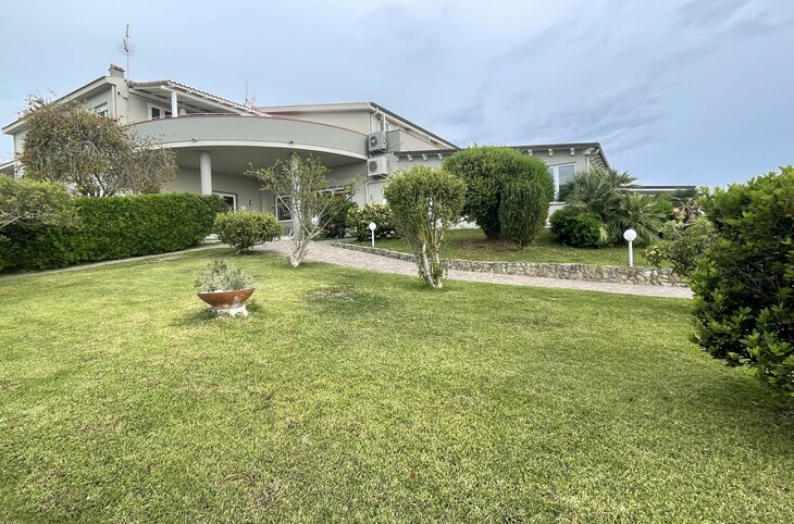 Porto Pino <div class="m-page-header__rating"><span class="m-page-header__rating--star"></span><span class="m-page-header__rating--star"></span><span class="m-page-header__rating--star"></span><span class="m-page-header__rating--star"></span></div>