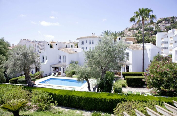 La Pergola Aparthotel <div class="m-page-header__rating"><span class="m-page-header__rating--star"></span><span class="m-page-header__rating--star"></span><span class="m-page-header__rating--star"></span><span class="m-page-header__rating--star"></span></div>