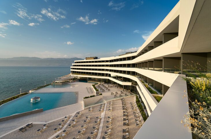 Grand Hotel View <div class="m-page-header__rating"><span class="m-page-header__rating--star"></span><span class="m-page-header__rating--star"></span><span class="m-page-header__rating--star"></span><span class="m-page-header__rating--star"></span></div>