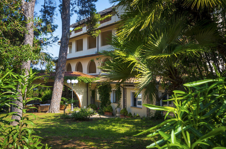 Villa Ottone <div class="m-page-header__rating"><span class="m-page-header__rating--star"></span><span class="m-page-header__rating--star"></span><span class="m-page-header__rating--star"></span><span class="m-page-header__rating--star"></span><span class="m-page-header__rating--star"></span></div>