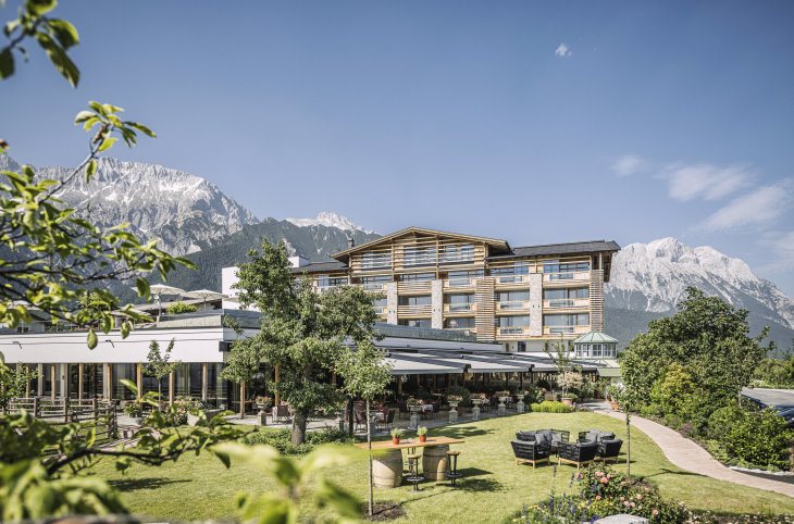 Alpenresort Schwarz <div class="m-page-header__rating"><span class="m-page-header__rating--star"></span><span class="m-page-header__rating--star"></span><span class="m-page-header__rating--star"></span><span class="m-page-header__rating--star"></span><span class="m-page-header__rating--star"></span></div>