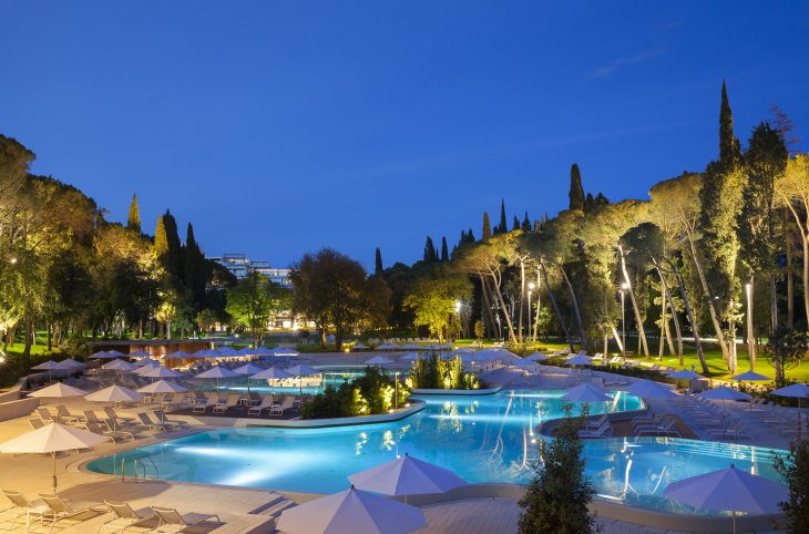 Hotel Lone <div class="m-page-header__rating"><span class="m-page-header__rating--star"></span><span class="m-page-header__rating--star"></span><span class="m-page-header__rating--star"></span><span class="m-page-header__rating--star"></span><span class="m-page-header__rating--star"></span></div>