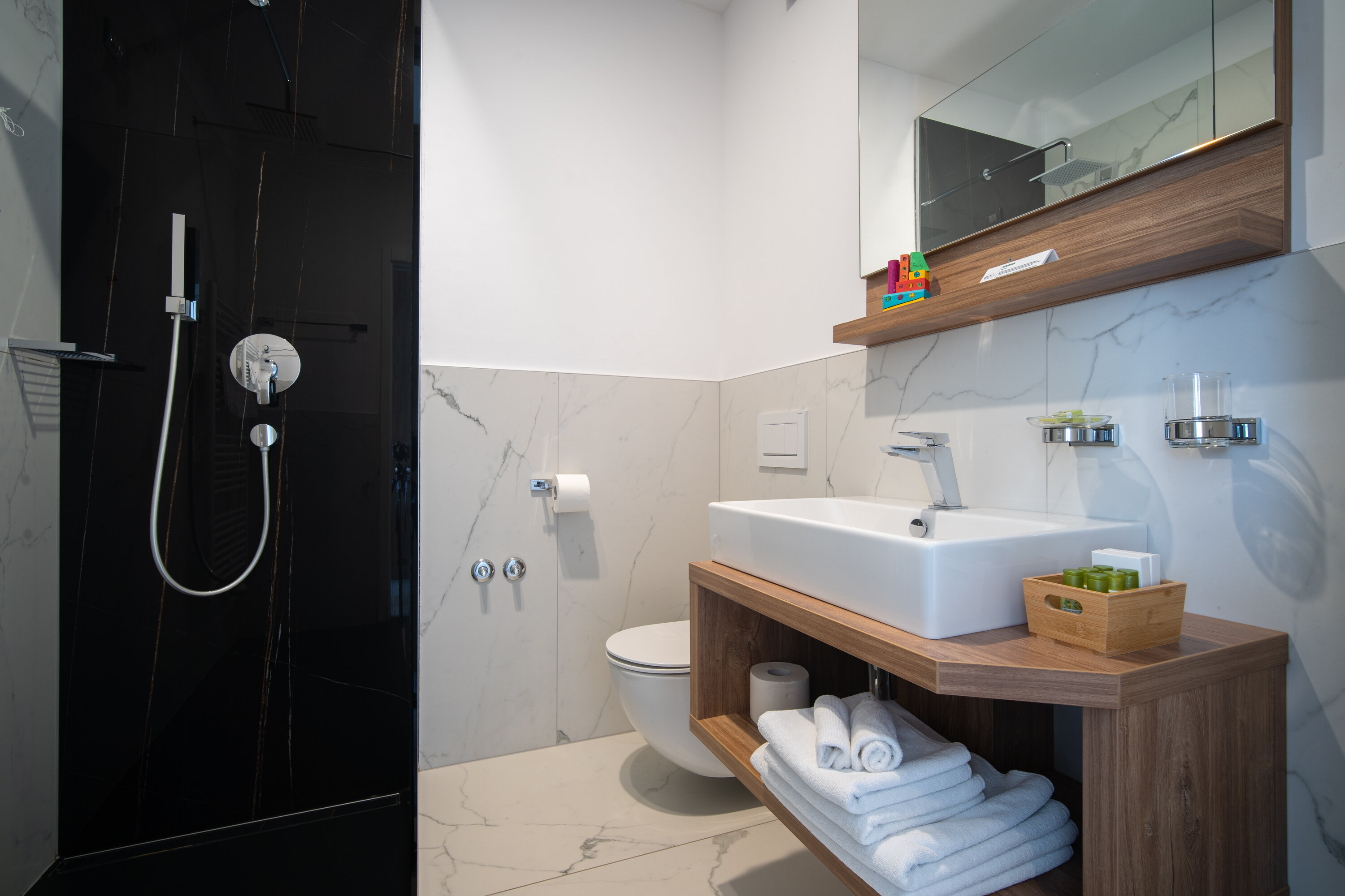 Deluxe Doppelzimmer mit Balkon und Poolblick