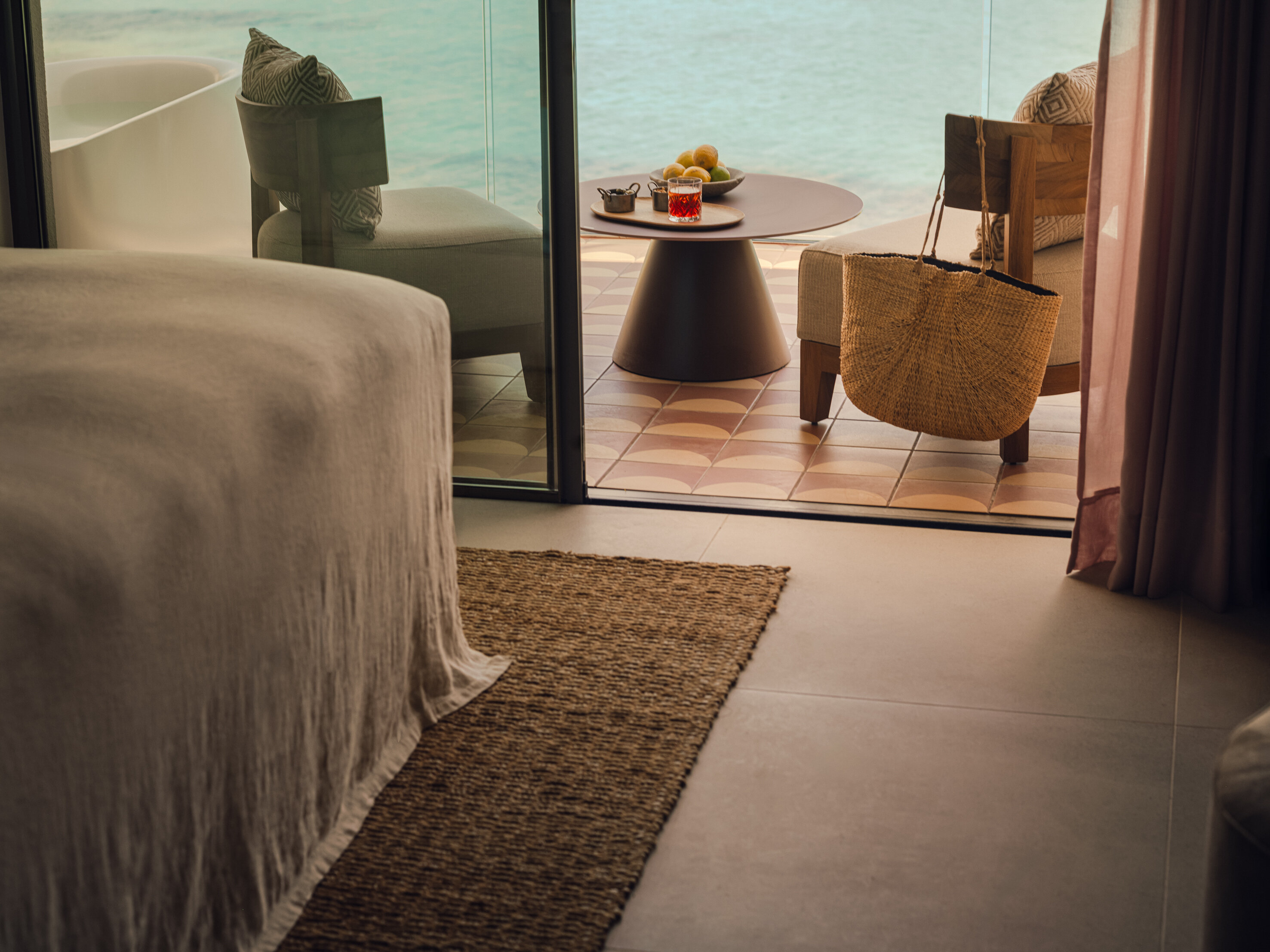 Zimmer mit Meerblick und Aussenbadewanne