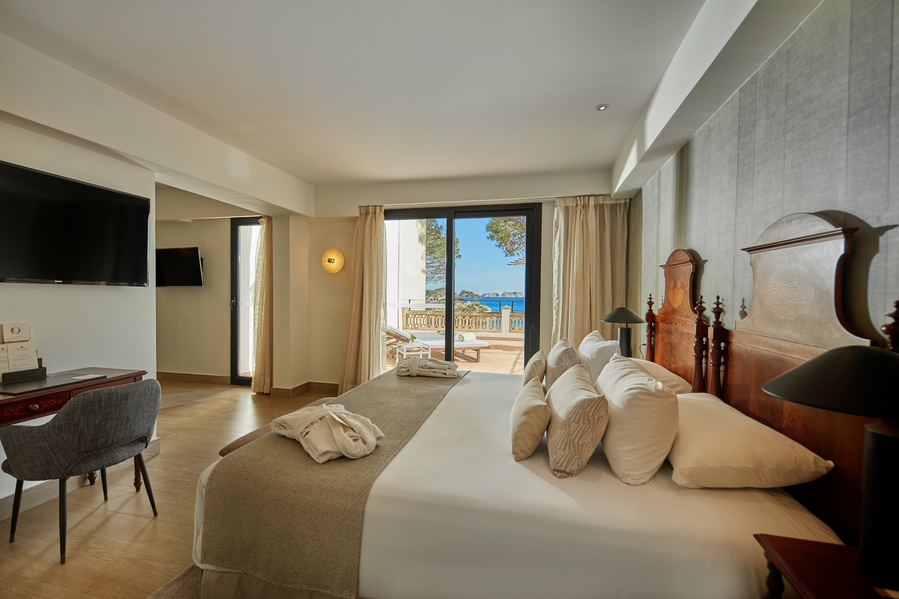 Master Suite Ocean Front Preferred Club