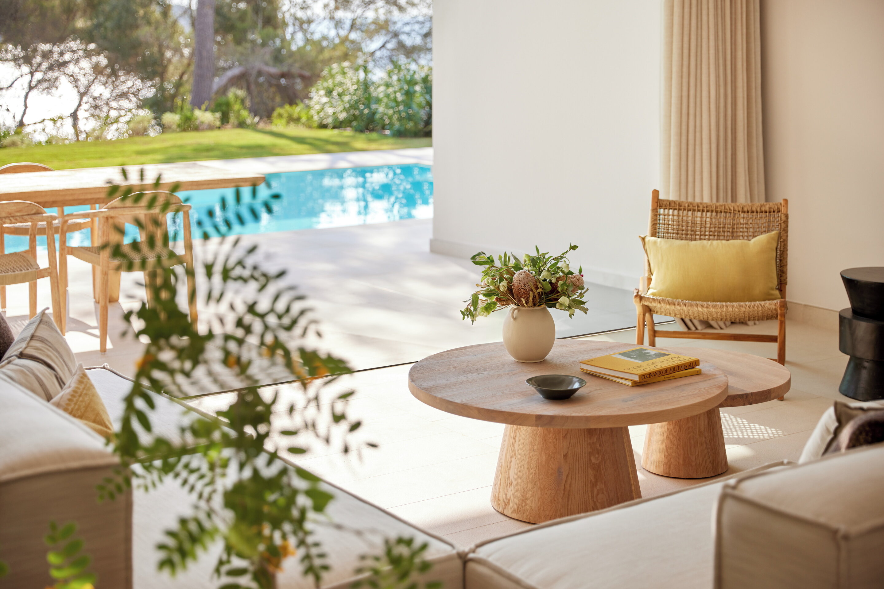 Deluxe Three Bedroom Residence Privatpool