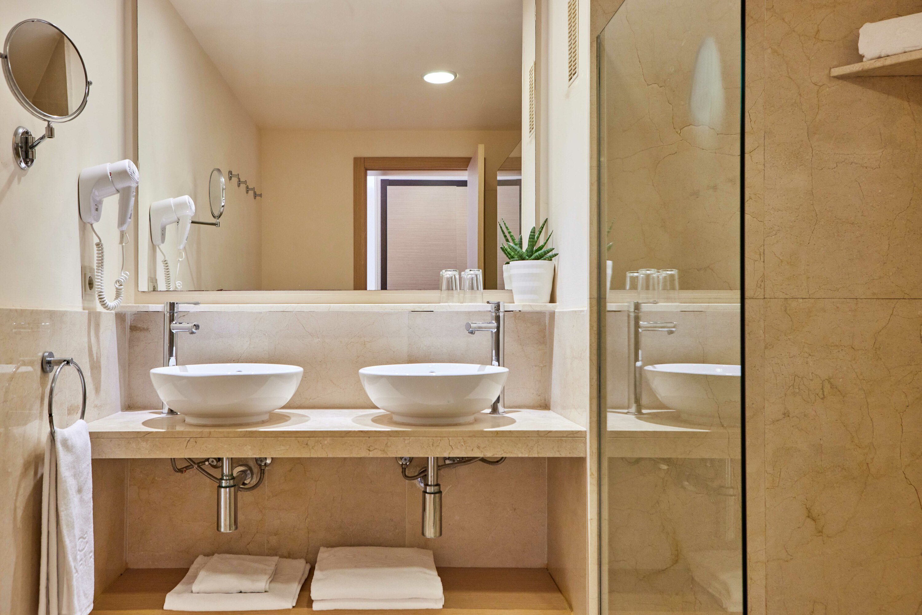 One Bedroom Suite Swim Up